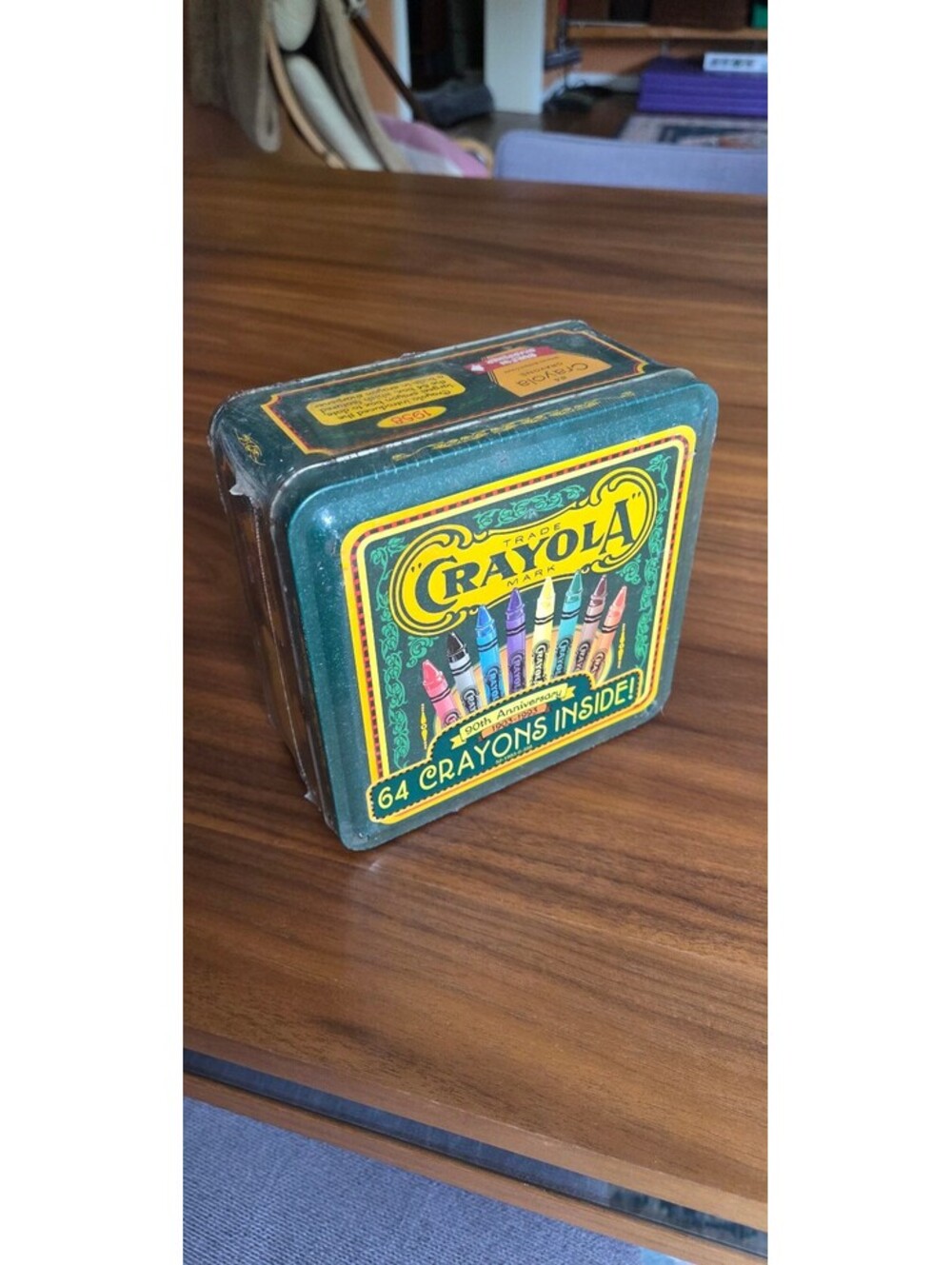 Vintage 1993 Crayola 90th Anniversary Tin 72 Crayons 8 Retired Colors